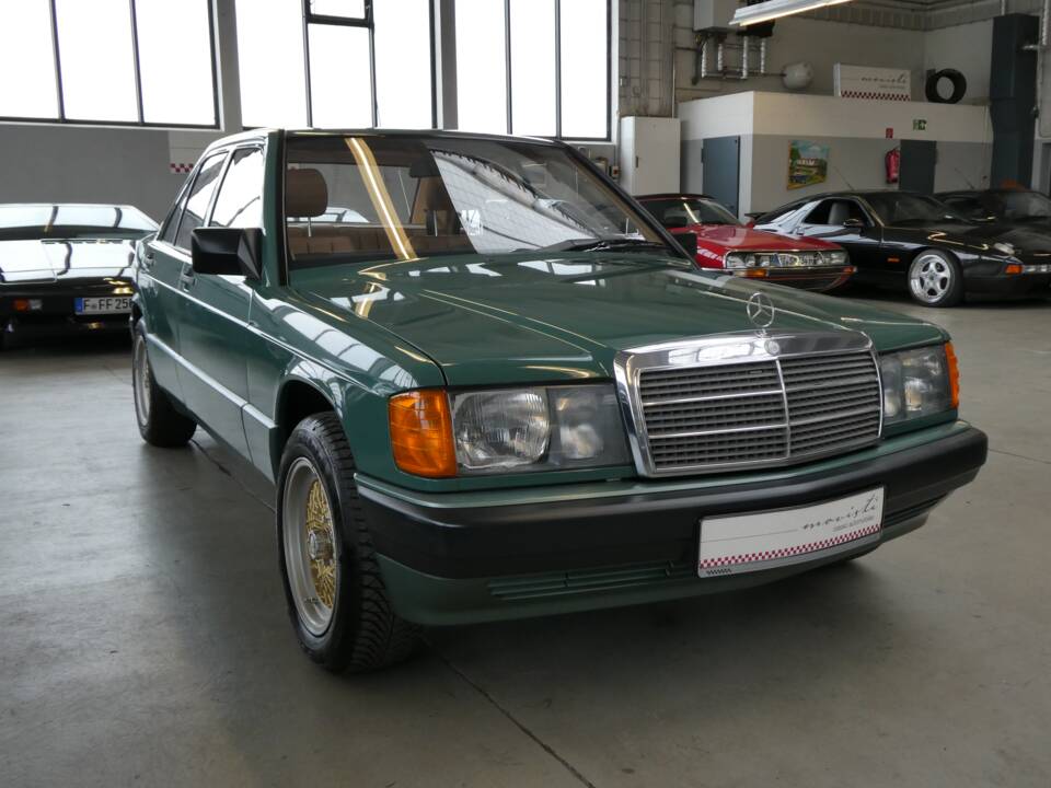 Bild 21/50 von Mercedes-Benz 190 (1989)