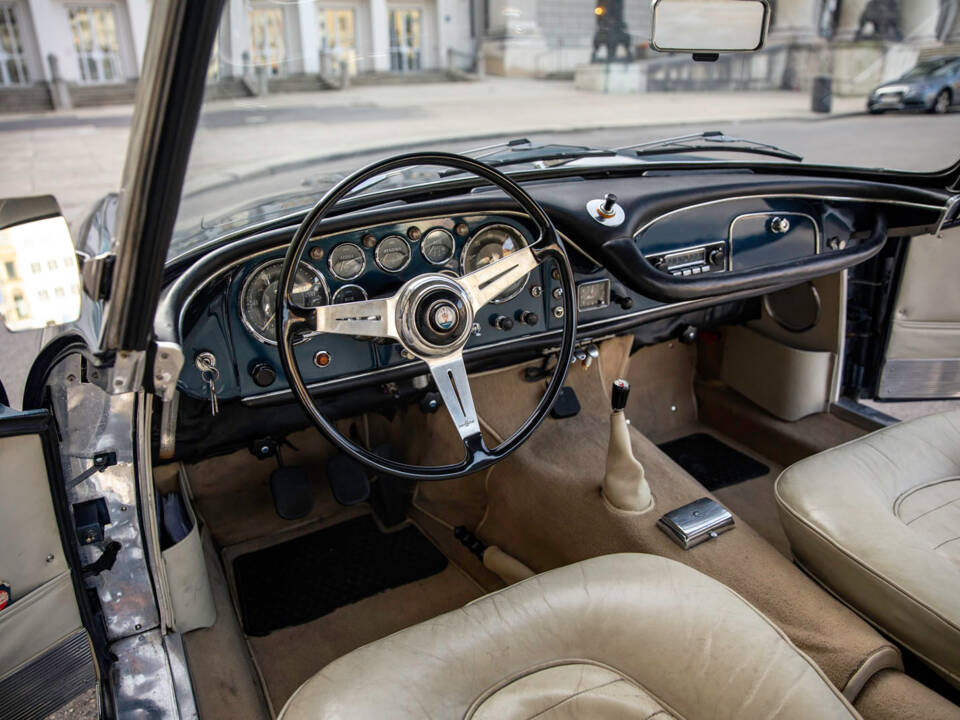 Image 52/58 of Maserati 3500 GTI Touring (1963)