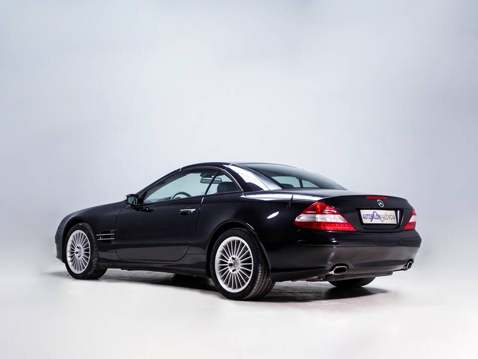 Image 14/36 of Mercedes-Benz SL 500 (2006)