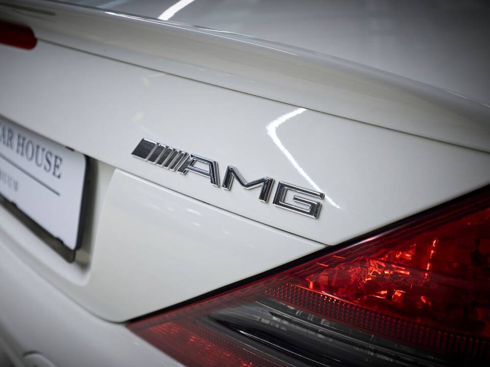 Image 31/99 de Mercedes-Benz SL 55 AMG (2005)