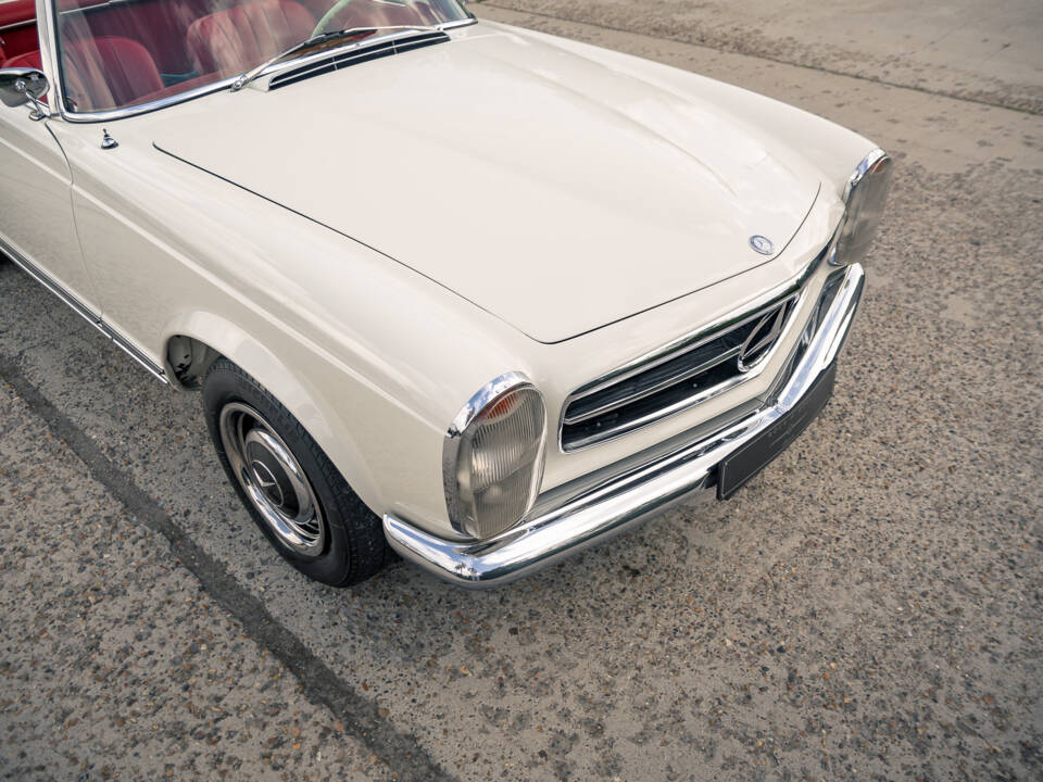 Image 23/60 of Mercedes-Benz 230 SL (1967)