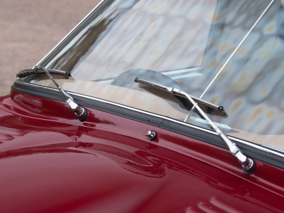 Image 44/50 of TVR Vixen Series 1 (1968)
