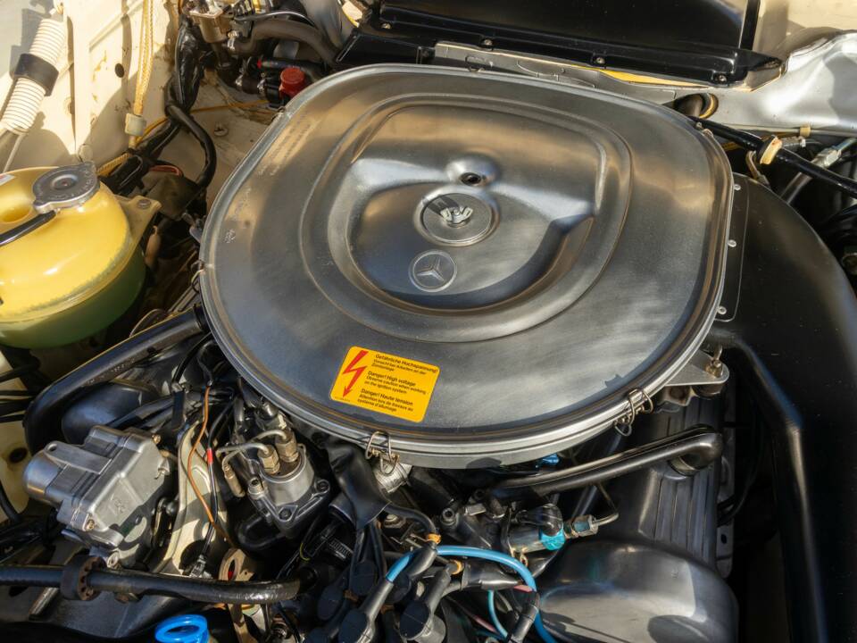 Bild 28/50 von Mercedes-Benz 380 SL (1982)