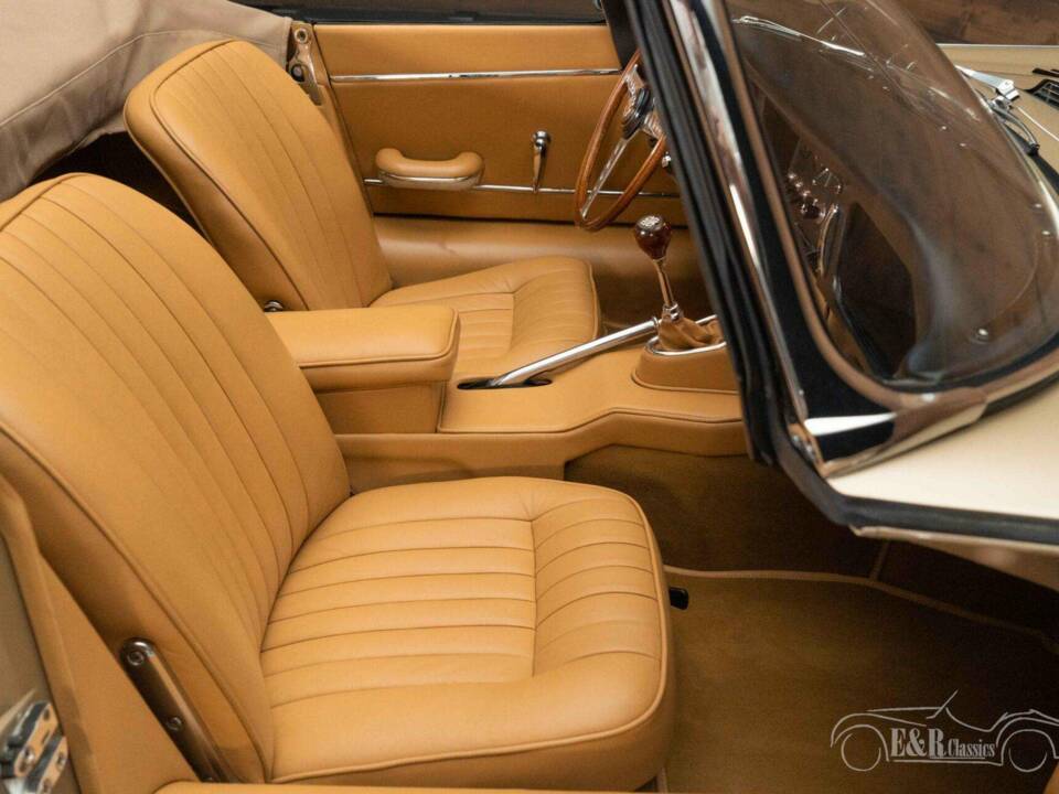 Image 6/18 de Jaguar E-Type (1967)