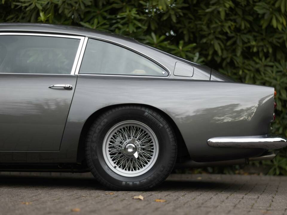 Image 32/50 of Aston Martin DB 4 (1962)