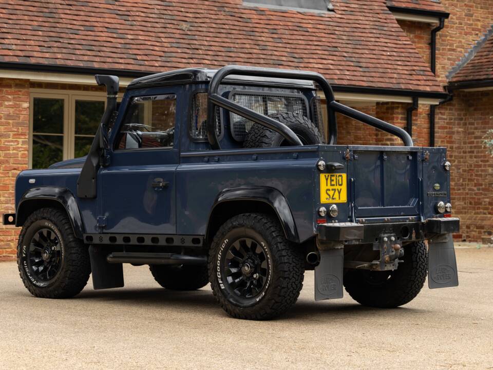 Image 3/43 of Land Rover Defender 90 (2010)