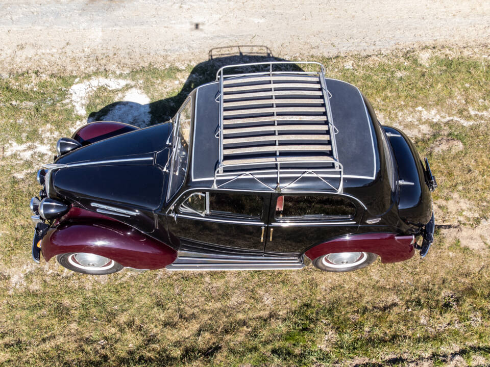 Image 12/35 of SIMCA 8 - 1200 (1951)