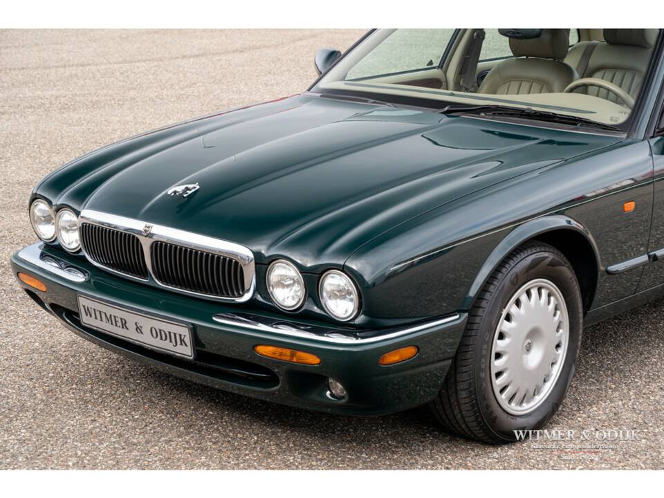 Bild 15/32 von Jaguar XJ 8 Executive (1998)