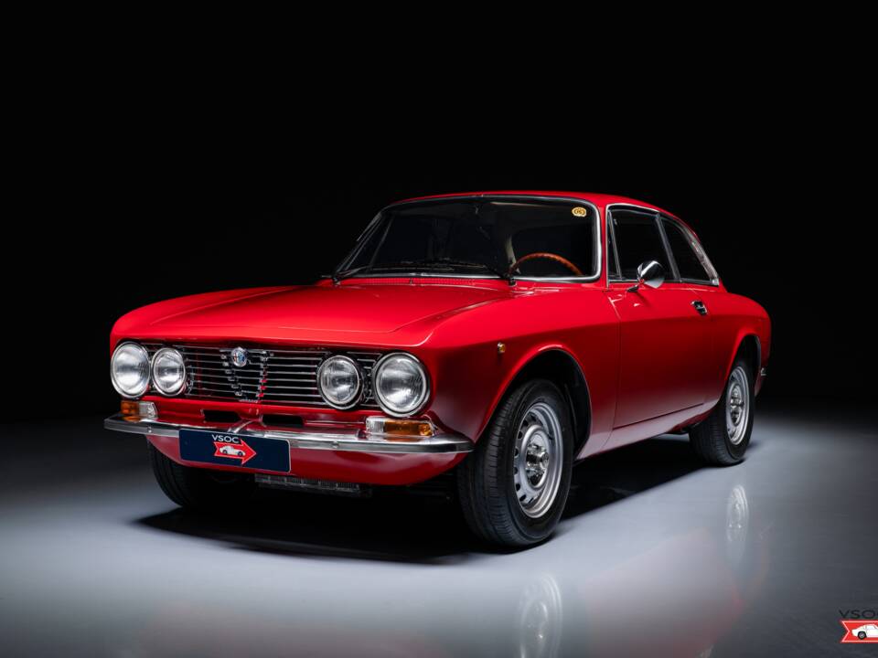 Image 1/17 of Alfa Romeo Giulia GT 1300 Junior (1971)