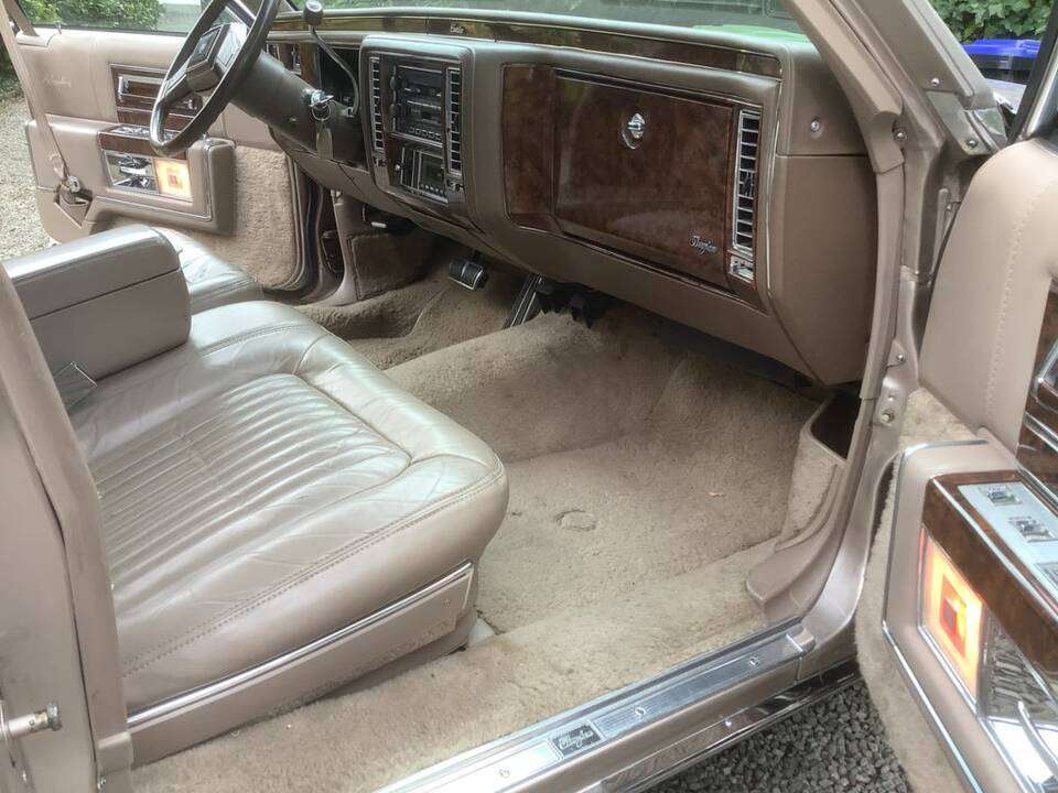 Bild 2/8 von Cadillac Brougham Elegance (1992)