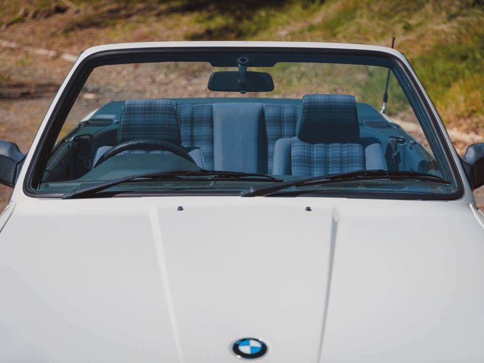 Bild 7/36 von BMW 318i (1991)