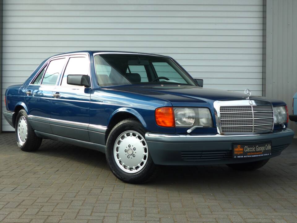 Imagen 2/16 de Mercedes-Benz 300 SE (1987)