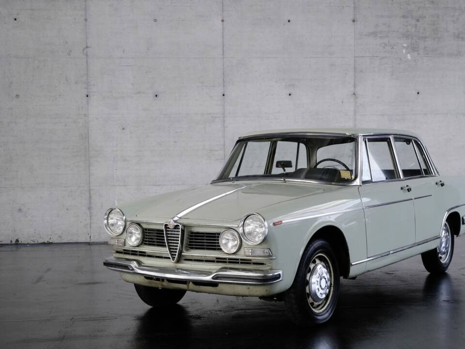 Image 6/48 of Alfa Romeo 2600 Berlina (1962)