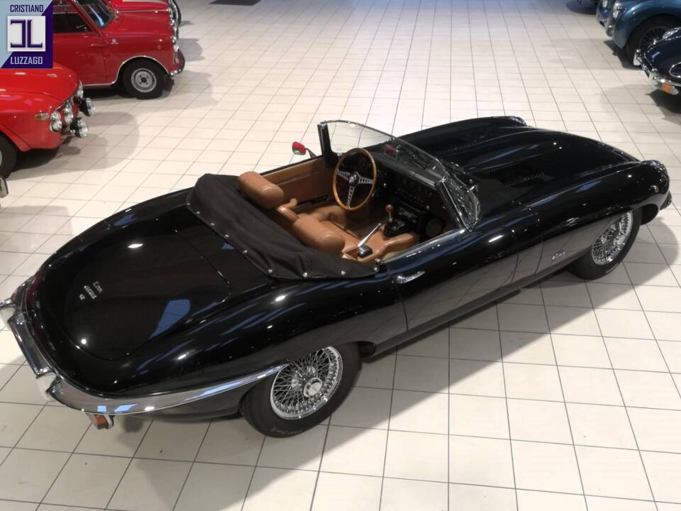 Image 6/48 of Jaguar E-Type (1970)