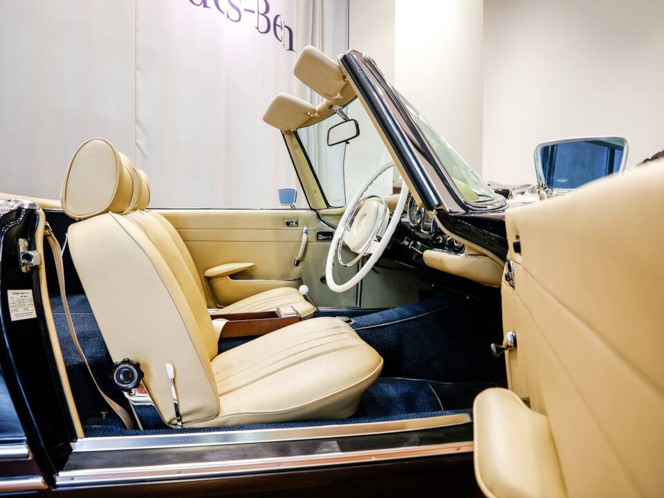 Image 24/31 de Mercedes-Benz 280 SL (1968)