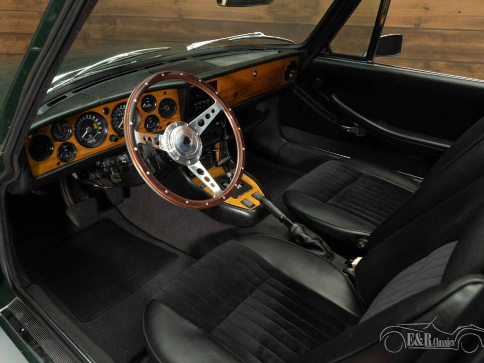 Image 2/8 of Triumph Stag (1971)