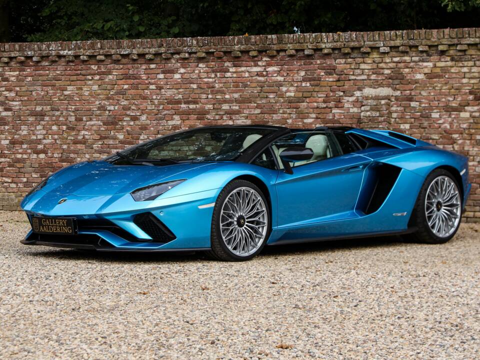 Image 12/50 of Lamborghini Aventador S (2018)