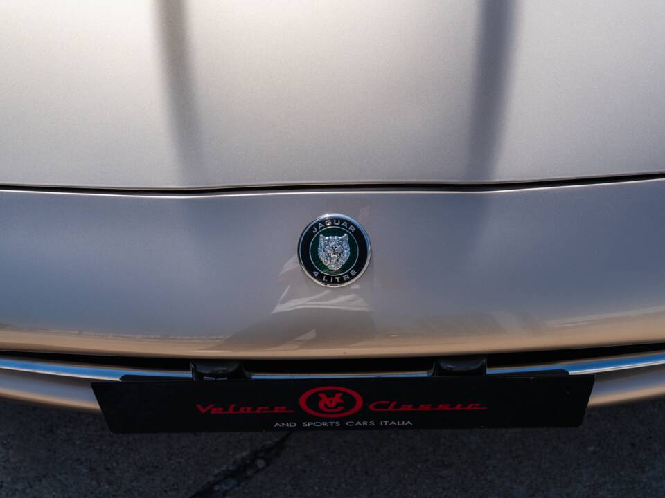 Image 7/91 de Jaguar XK8 4.0 (2000)