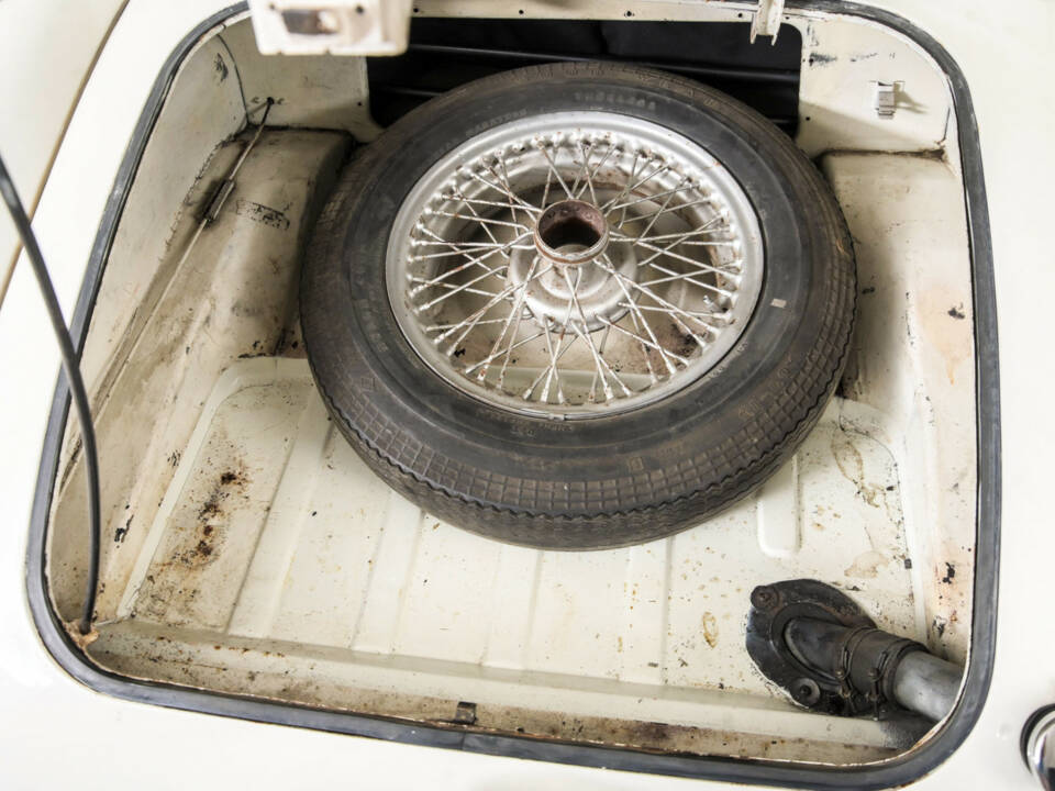 Image 40/50 of MG MGA 1500 (1957)