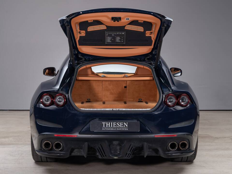 Bild 27/38 von Ferrari GTC4Lusso (2017)