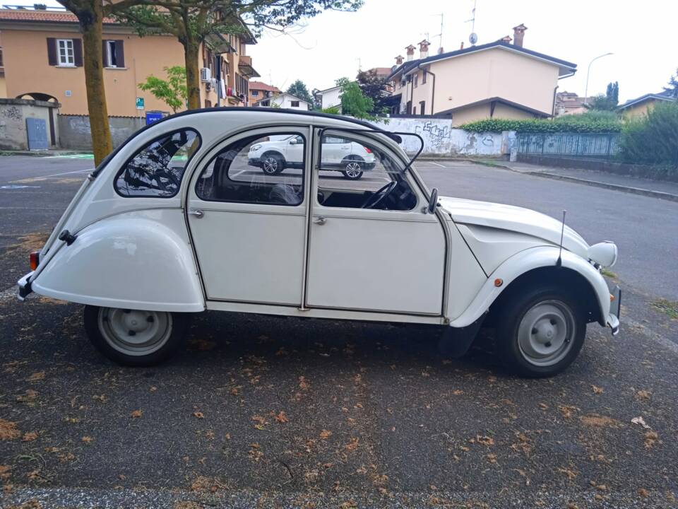 Image 11/13 of Citroën 2 CV 6 (1985)