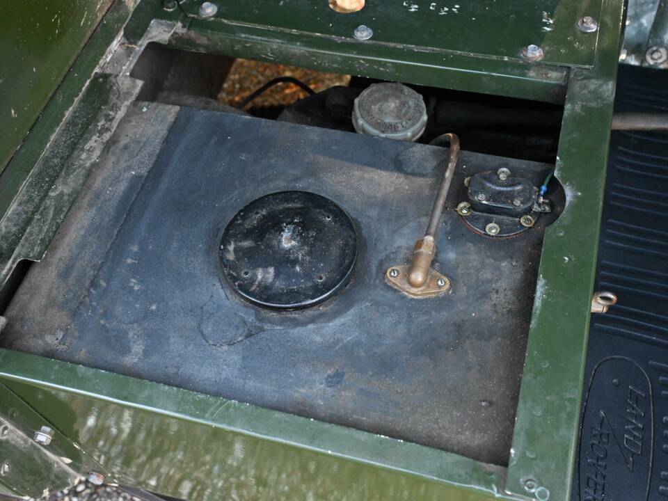 Image 12/50 of Land Rover 80 (1949)
