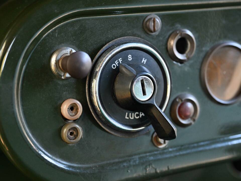 Image 7/50 of Land Rover 80 (1949)