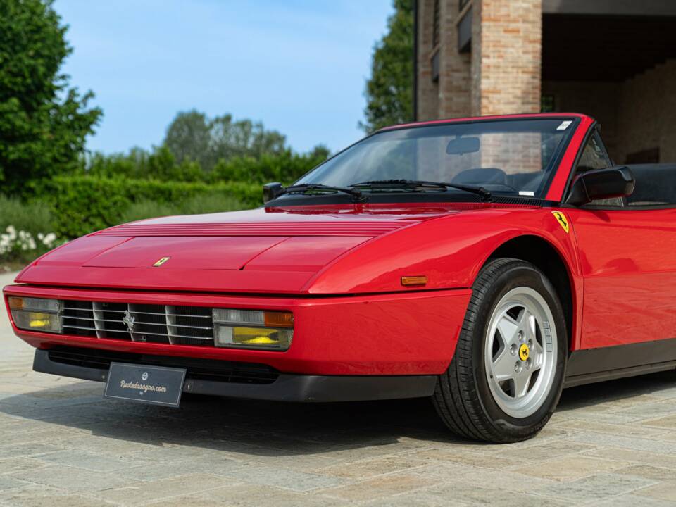 Image 24/50 of Ferrari Mondial T (1991)