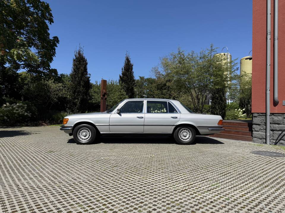 Imagen 2/42 de Mercedes-Benz 450 SEL 6,9 (1975)
