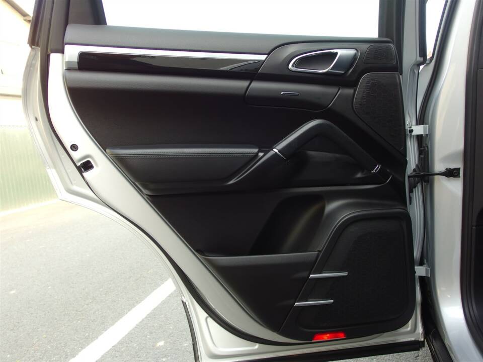 Image 67/98 of Porsche Cayenne S (2010)