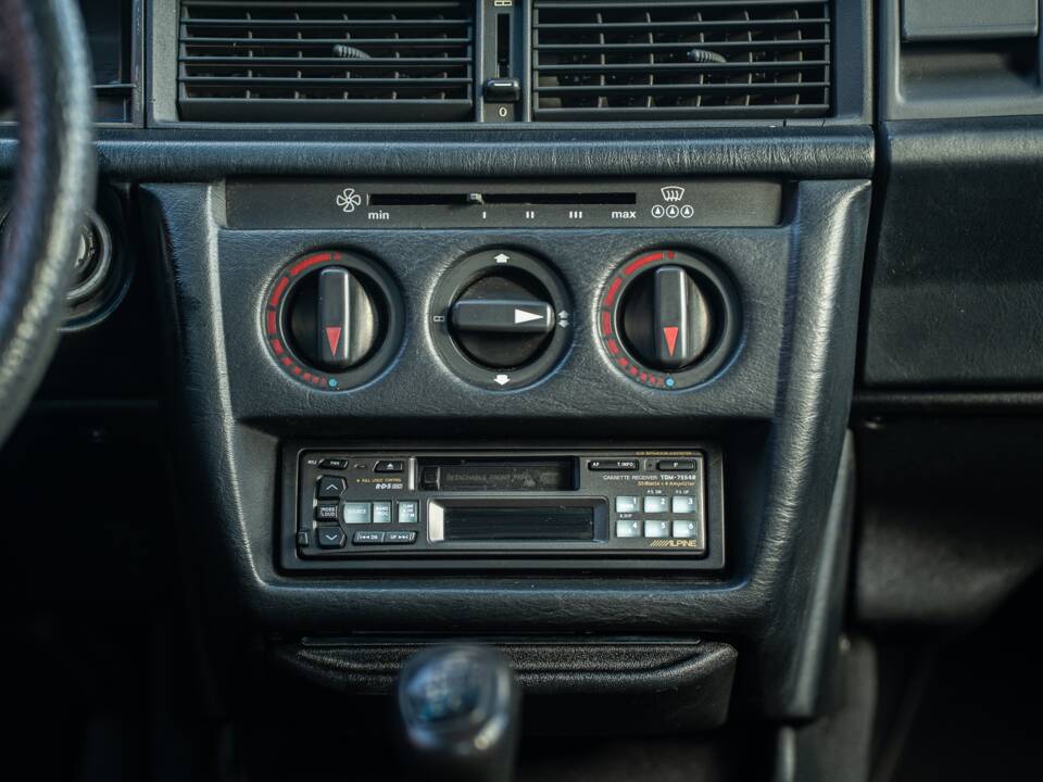 Immagine 28/73 di Mercedes-Benz 190 D 2.5 (1990)