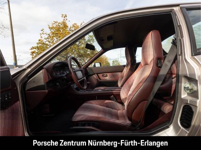 Immagine 29/39 di Porsche 944 Turbo (1988)