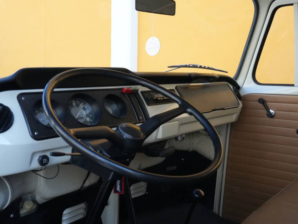 Bild 8/16 von Volkswagen T2a Kleinbus (1967)