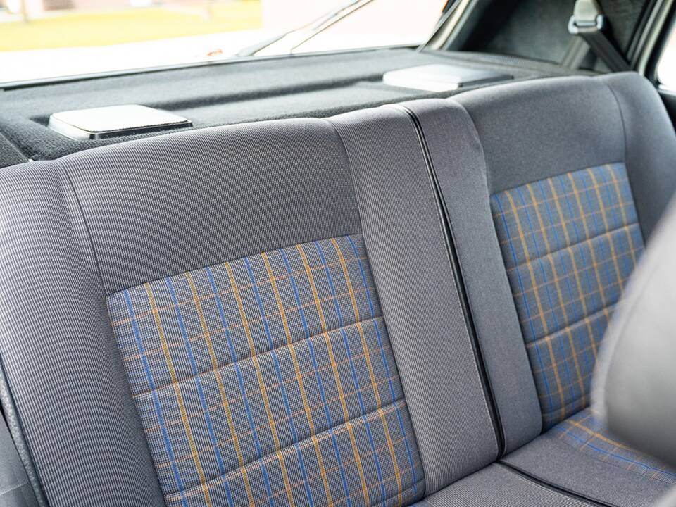 Image 29/48 de Volkswagen Golf Mk II GTi 16V 1.8 (1990)