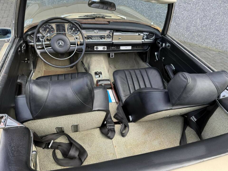 Image 19/49 of Mercedes-Benz 280 SL (1971)