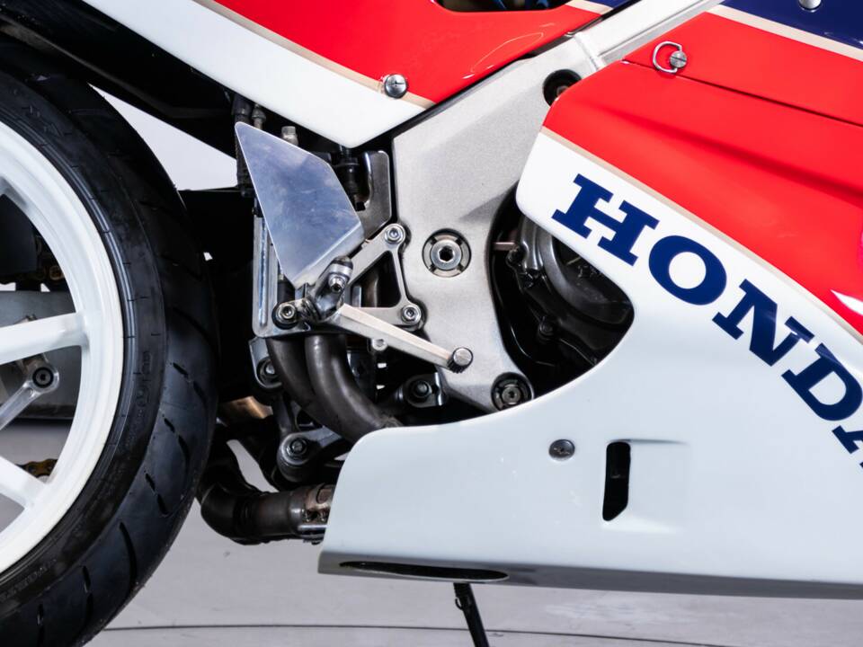 Bild 16/50 von Honda VFR 750R RC 30 (1988)