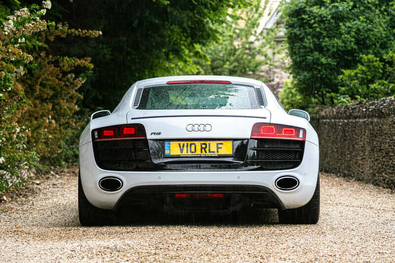 Image 8/38 of Audi R8 V10 (2010)