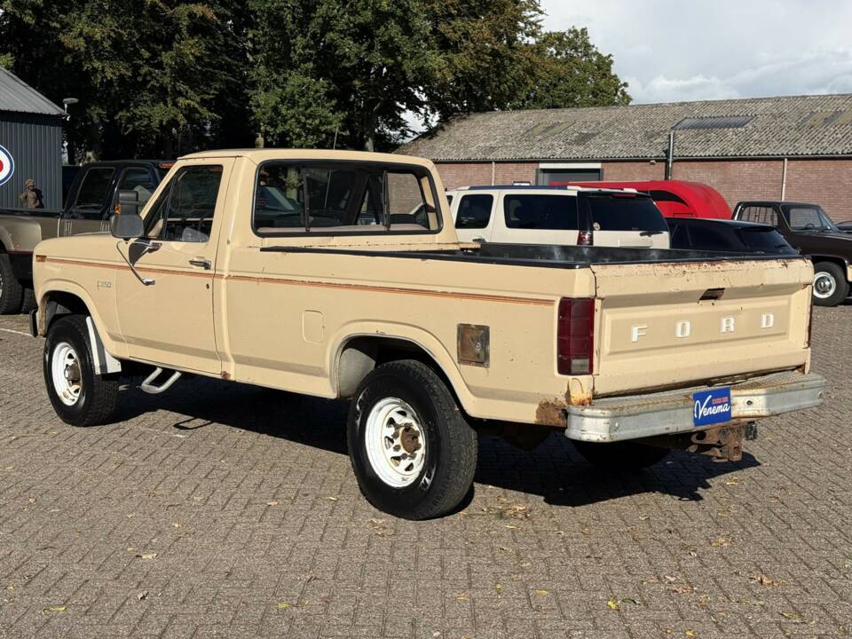 Image 7/22 of Ford F-250 (1983)