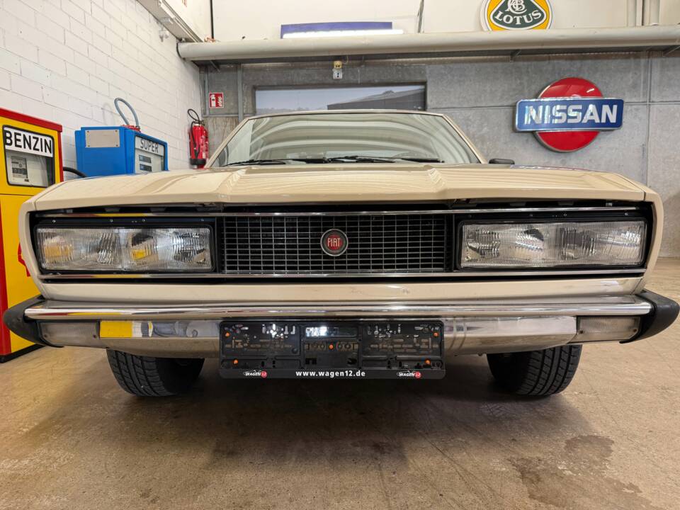 Image 3/17 de FIAT 130 Coupé (1972)