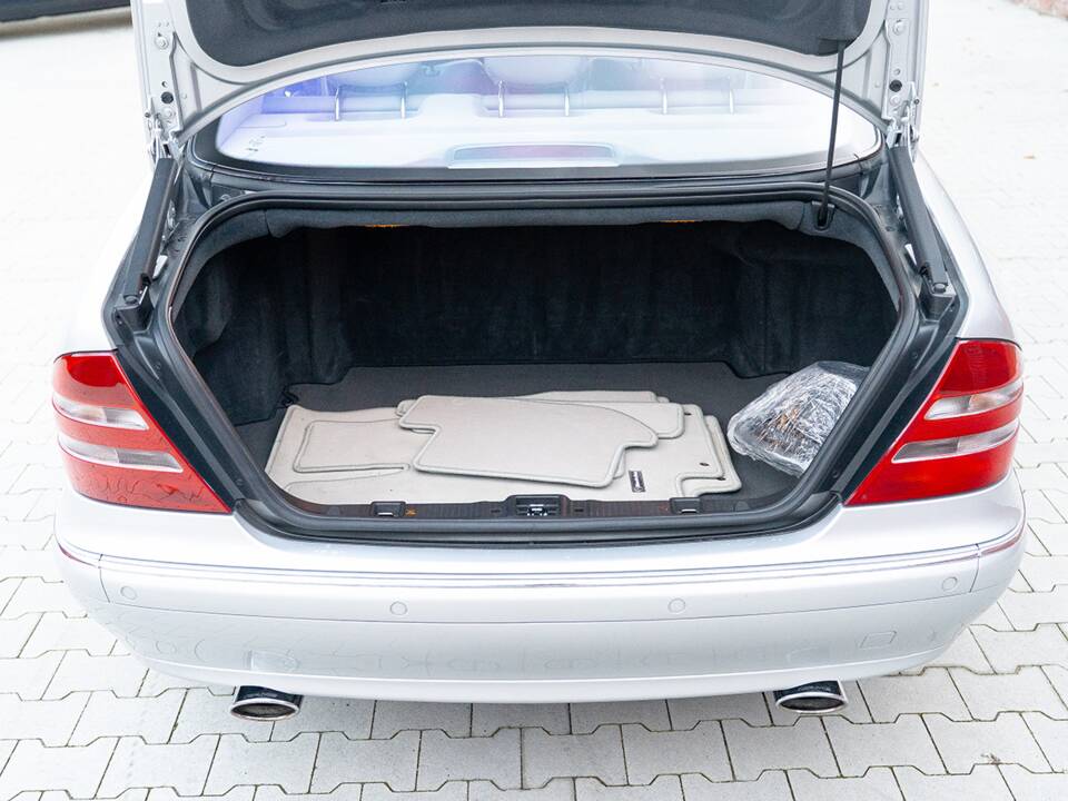 Afbeelding 42/45 van Mercedes-Benz S 55 AMG (2000)