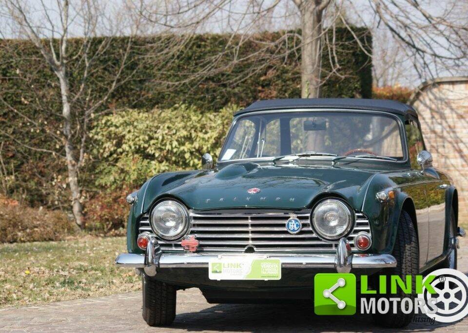 Image 3/10 of Triumph TR 4 (1965)