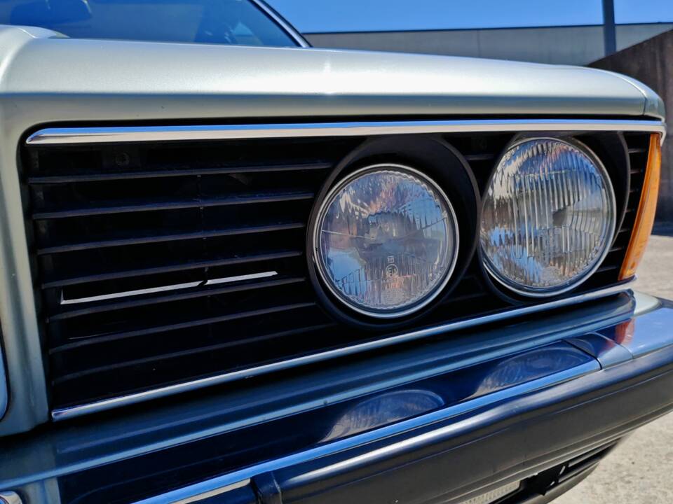 Bild 21/50 von BMW 745i (1982)