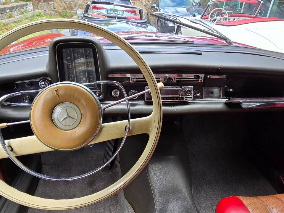 Image 14/21 of Mercedes-Benz 200 D (1968)