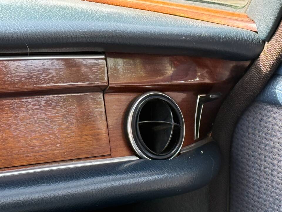 Image 27/54 de Mercedes-Benz 280 SE 3,5 (1970)
