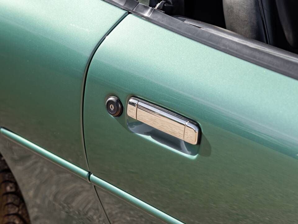 Bild 52/83 von Aston Martin DB 7 Vantage Volante (2001)