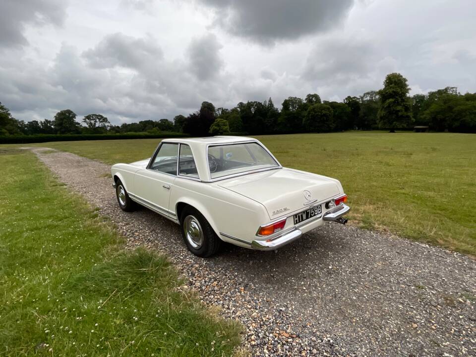 Afbeelding 13/37 van Mercedes-Benz 230 SL (1964)