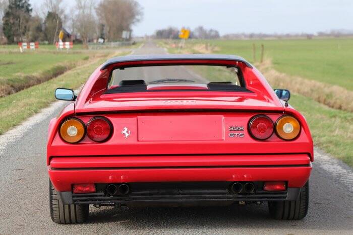 Bild 7/7 von Ferrari 328 GTS (1987)