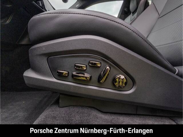 Image 35/50 of Porsche Cayenne S Electric (2026)