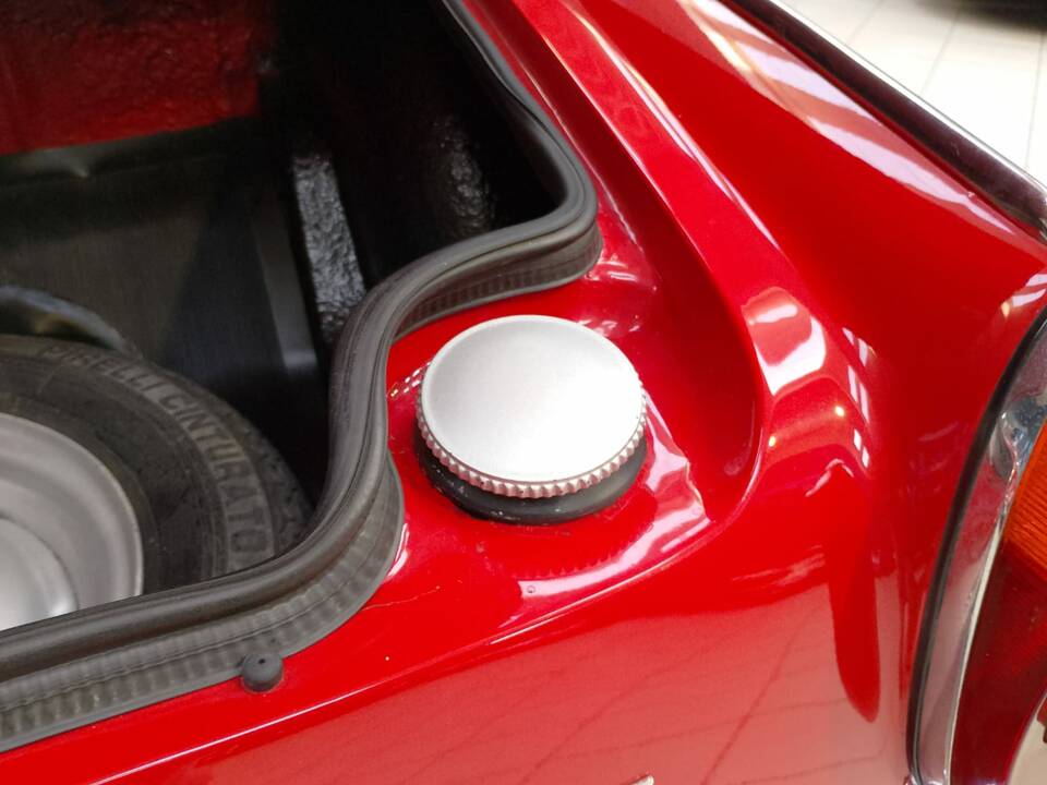 Image 38/47 of Innocenti 950 Spider (1962)