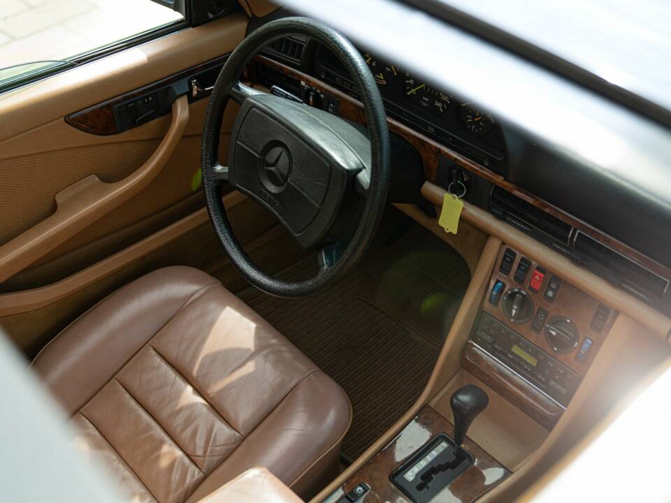Bild 34/50 von Mercedes-Benz 500 SEC (1991)